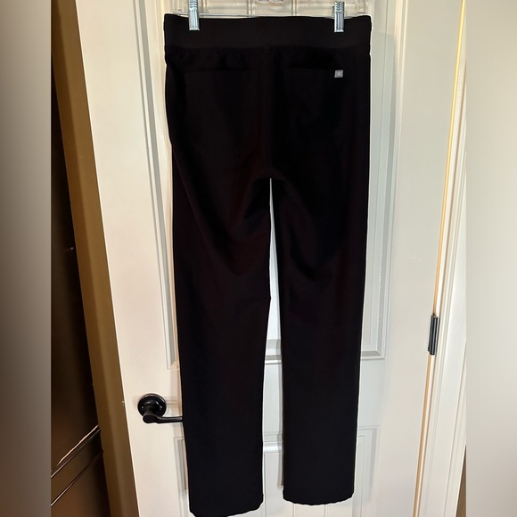 FIGS Livingston Scrub Pants (Women’s) - Picture 6 of 7